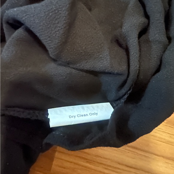 Versatile sharp black ASTR blouse. Size M - Picture 3 of 9